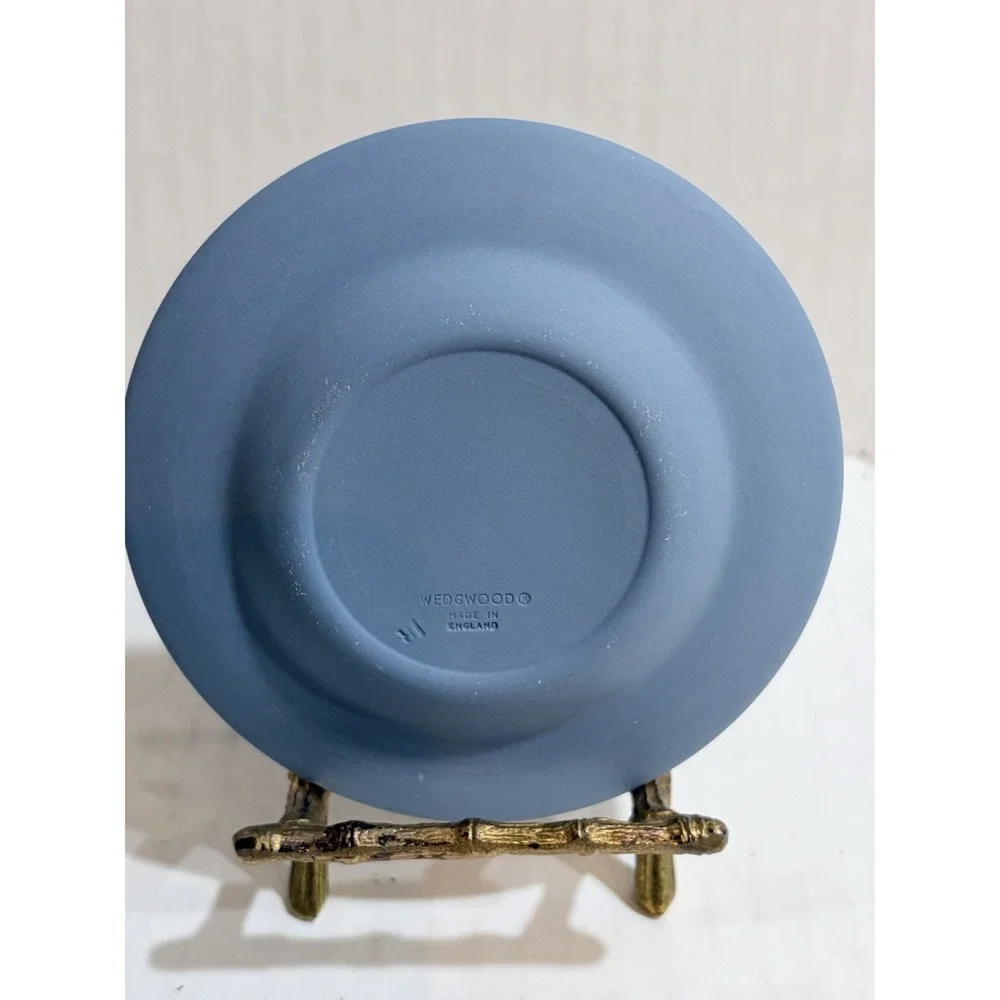 Wedgwood Collectors Society Blue/White Jasperware Relief Portrait Plate 4 1/2 in